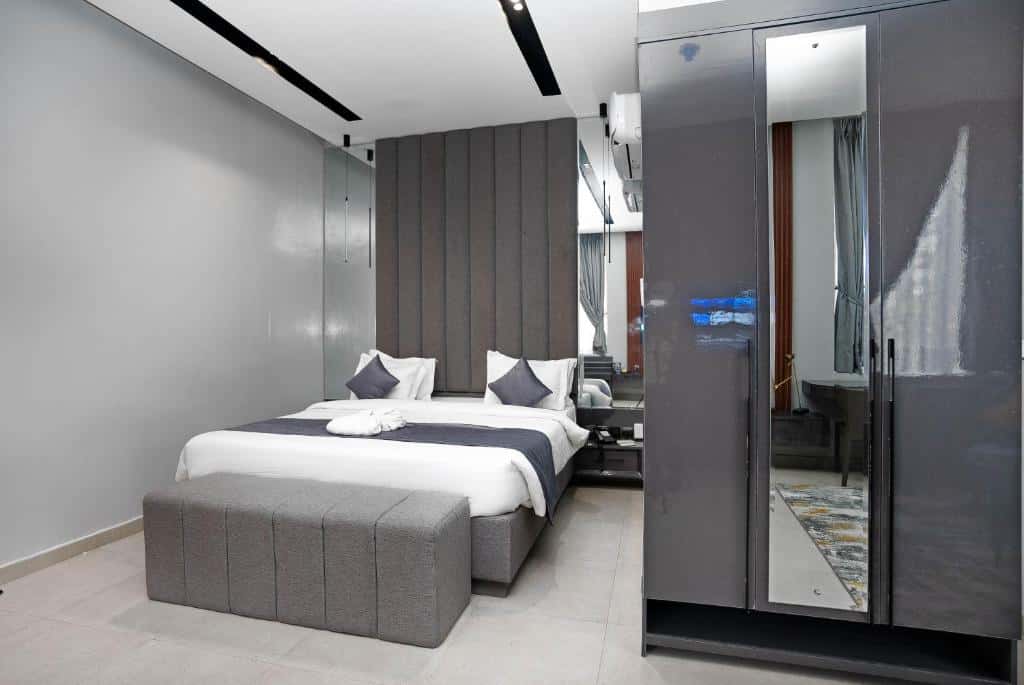 Experience GTA Hotel Amore