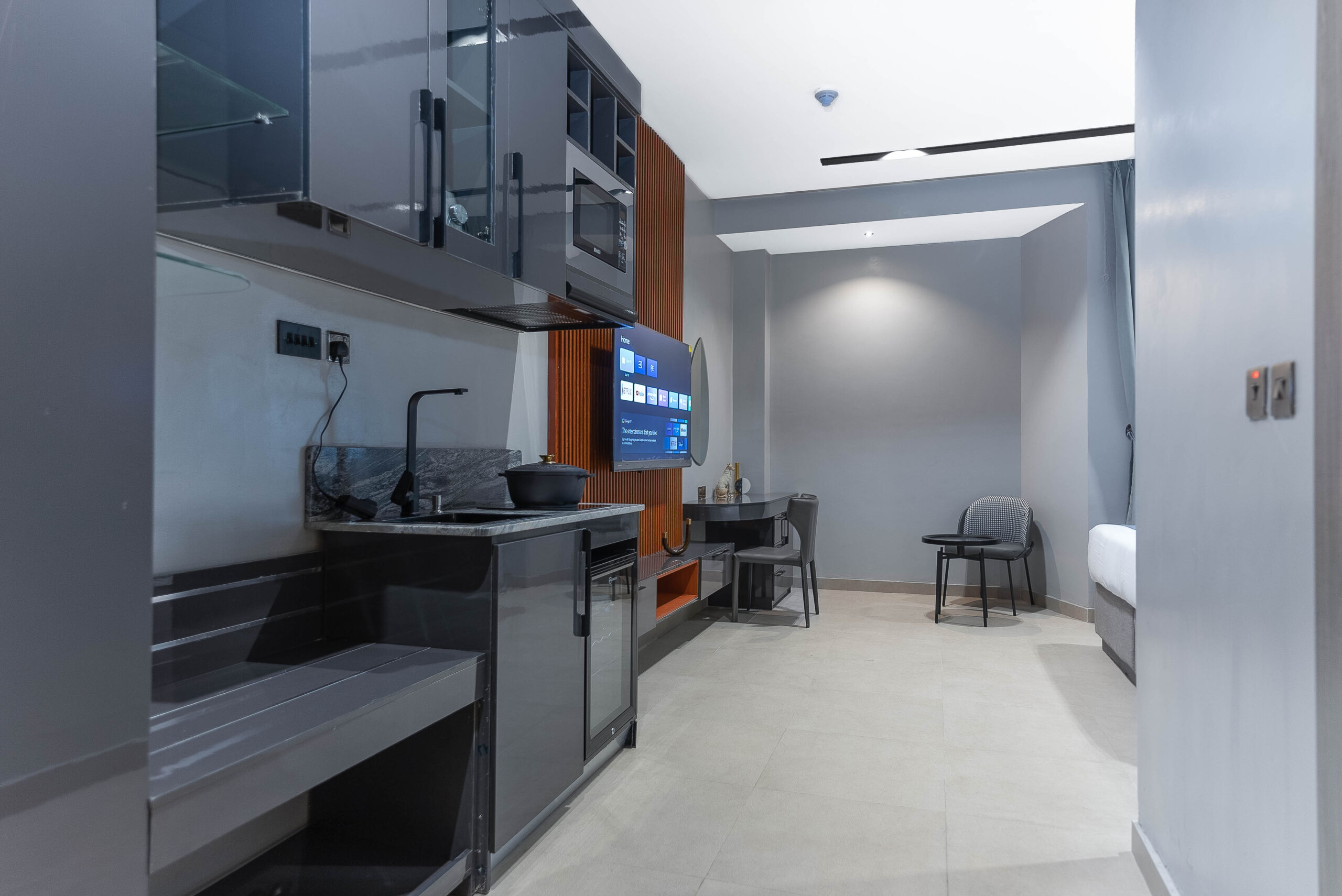 Studio & Rooms 11