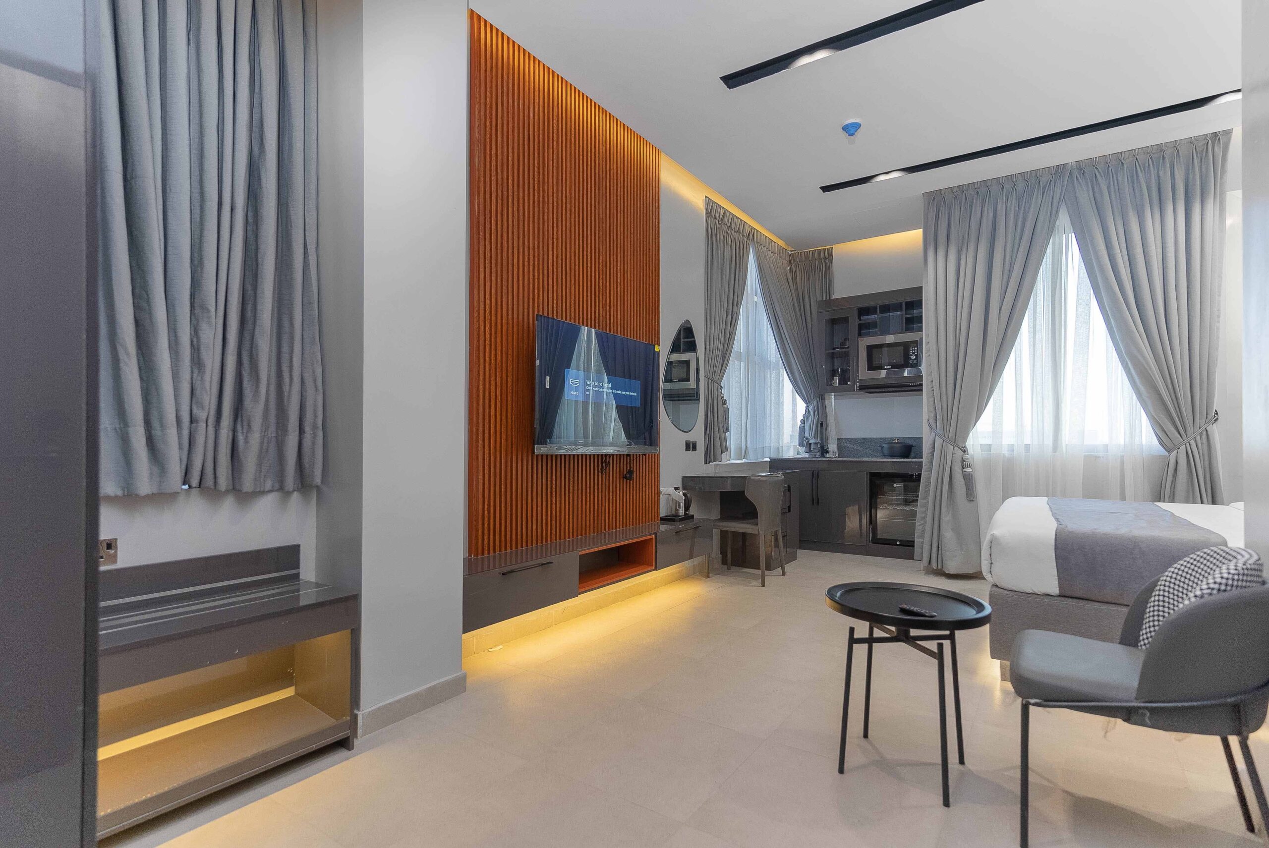 Studio & Rooms 13