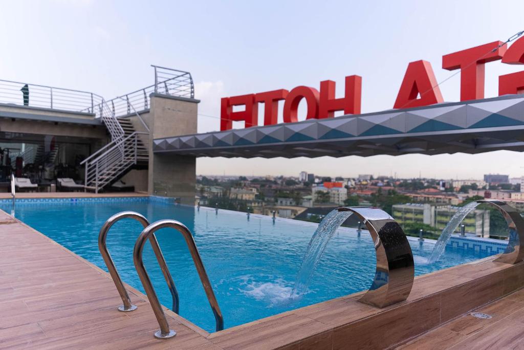 Sky Infinity Pool view 1