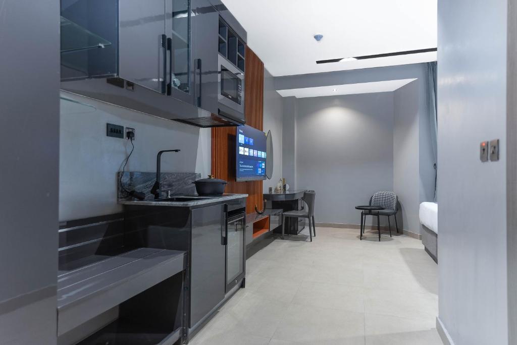 Studio & Rooms 21