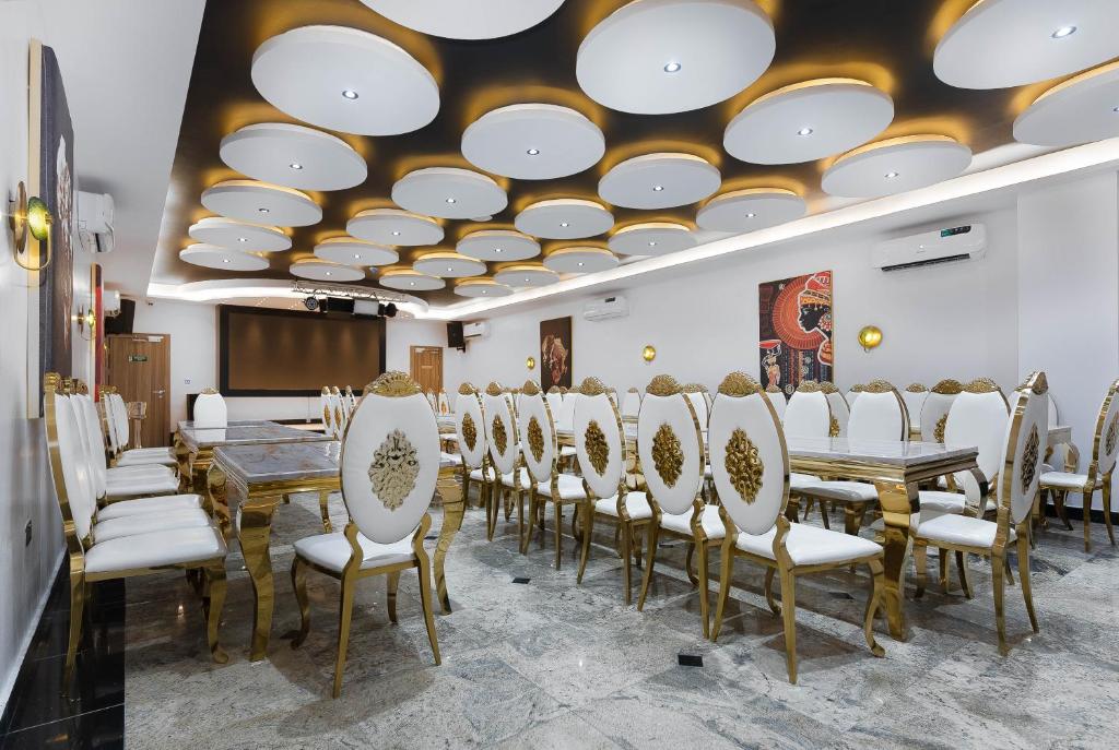 Lobby & Common Areas 8