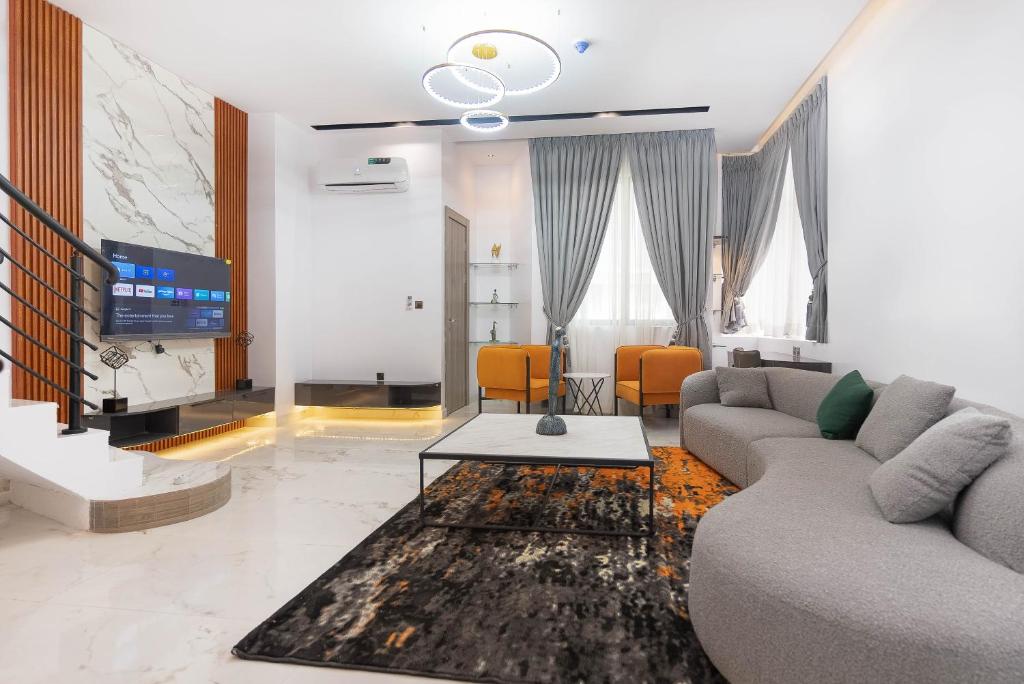 Studio & Rooms 22